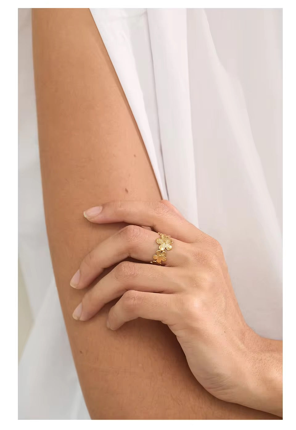 DAISY GOLDEN RING