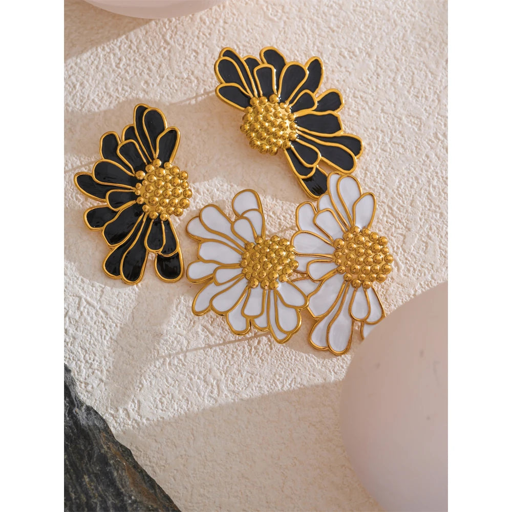 WHITE HALF FLOWERS EARRINGS