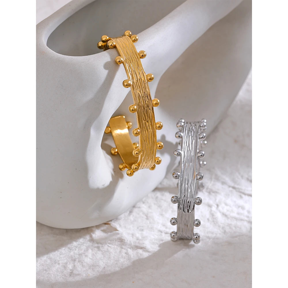 DOTTED LINE BANGLE