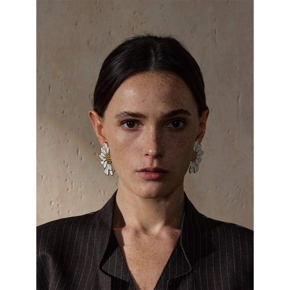 WHITE HALF FLOWERS EARRINGS