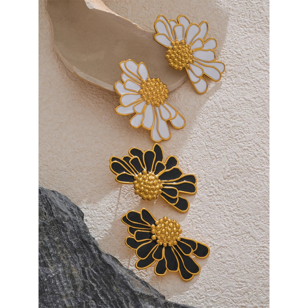 WHITE HALF FLOWERS EARRINGS