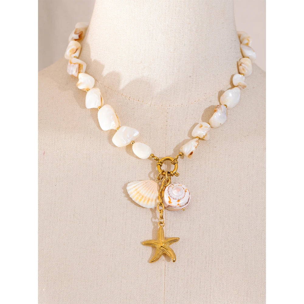WHITE SHELLS NECKLACE AND BRACELET SET