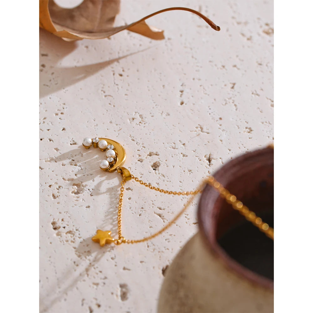 AVA SHINY MOON NECKLACE