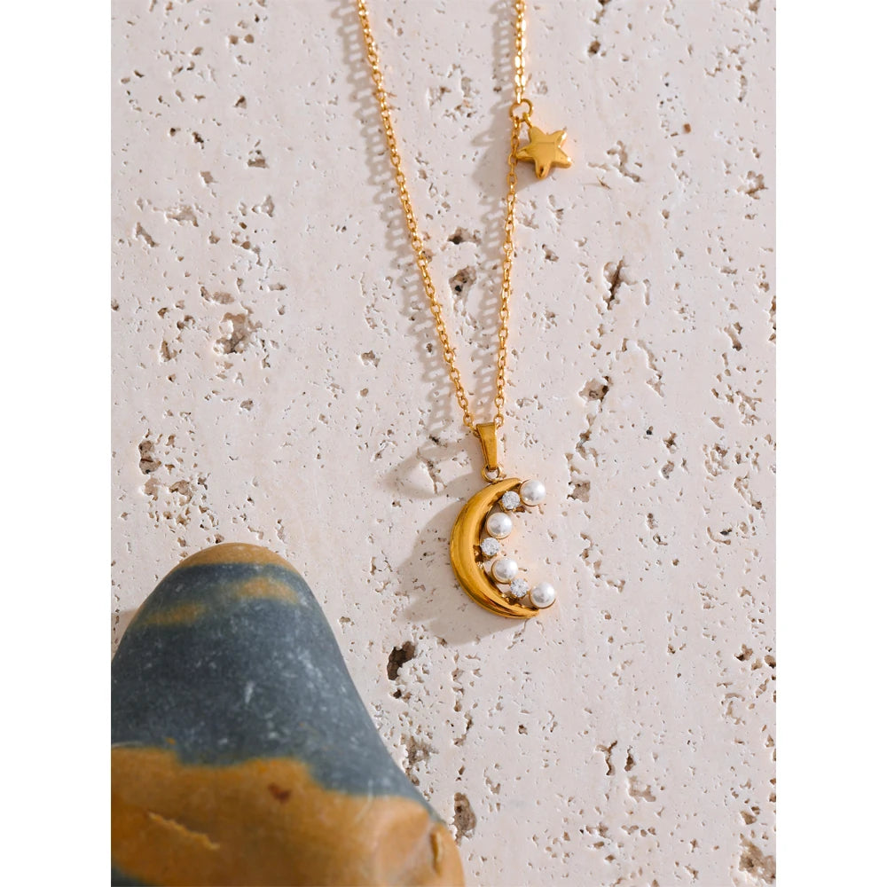 AVA SHINY MOON NECKLACE