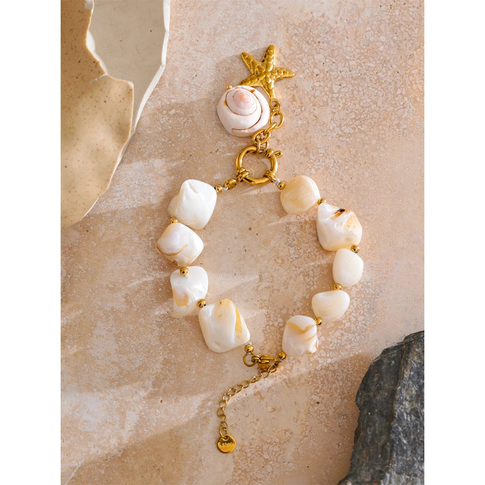 WHITE SHELLS NECKLACE AND BRACELET SET