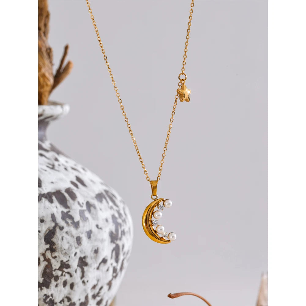 AVA SHINY MOON NECKLACE