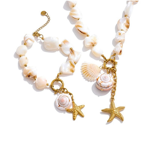 WHITE SHELLS NECKLACE AND BRACELET SET
