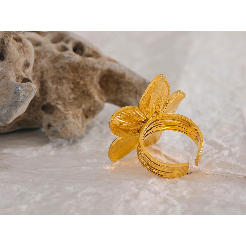 BLISS FLOWER RING