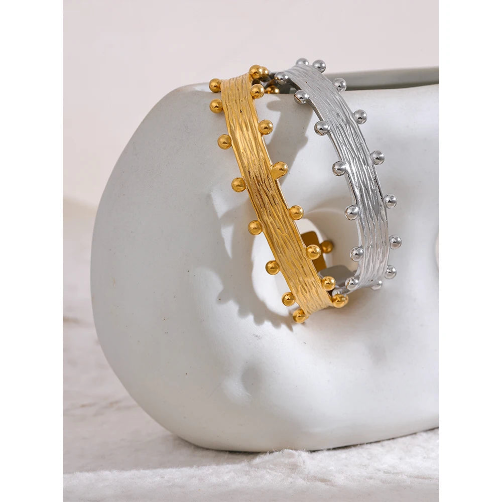 DOTTED LINE BANGLE