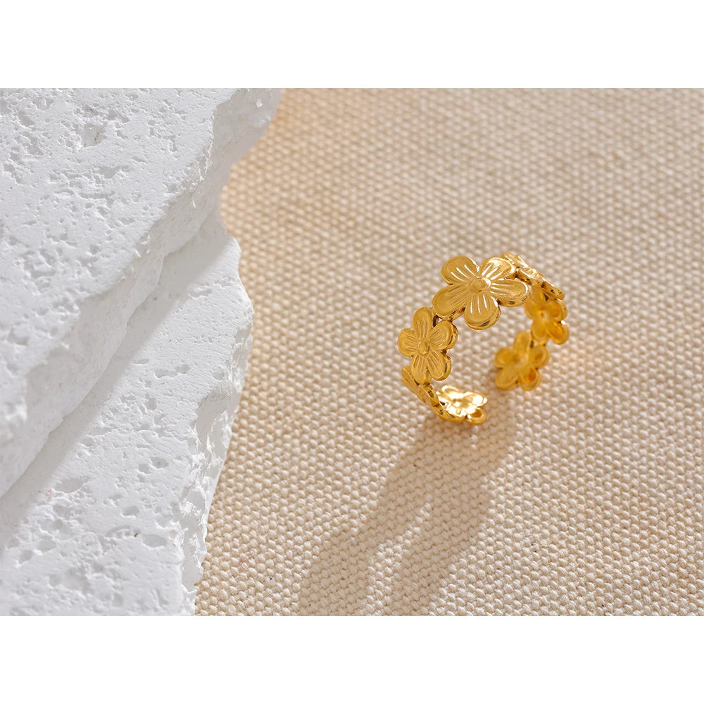 DAISY GOLDEN RING