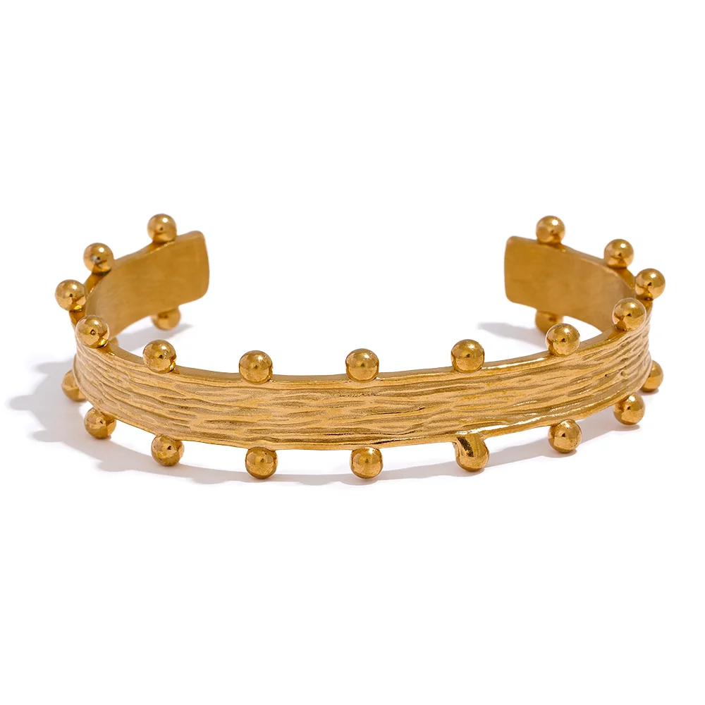 DOTTED LINE BANGLE