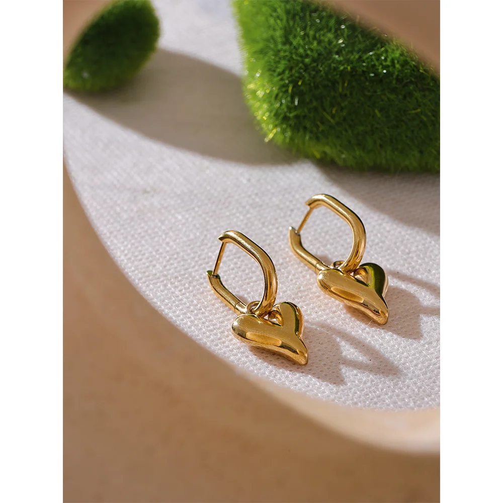 LILY HEART EARRINGS