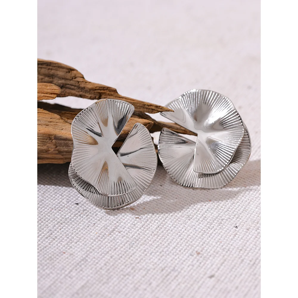 ANANIA FLOWER EARRINGS