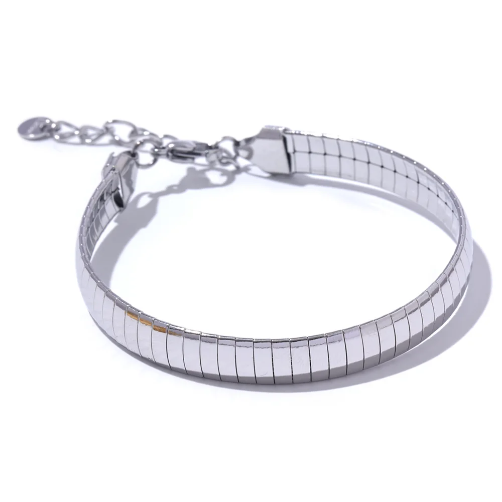 LARA GOLD BANGLE