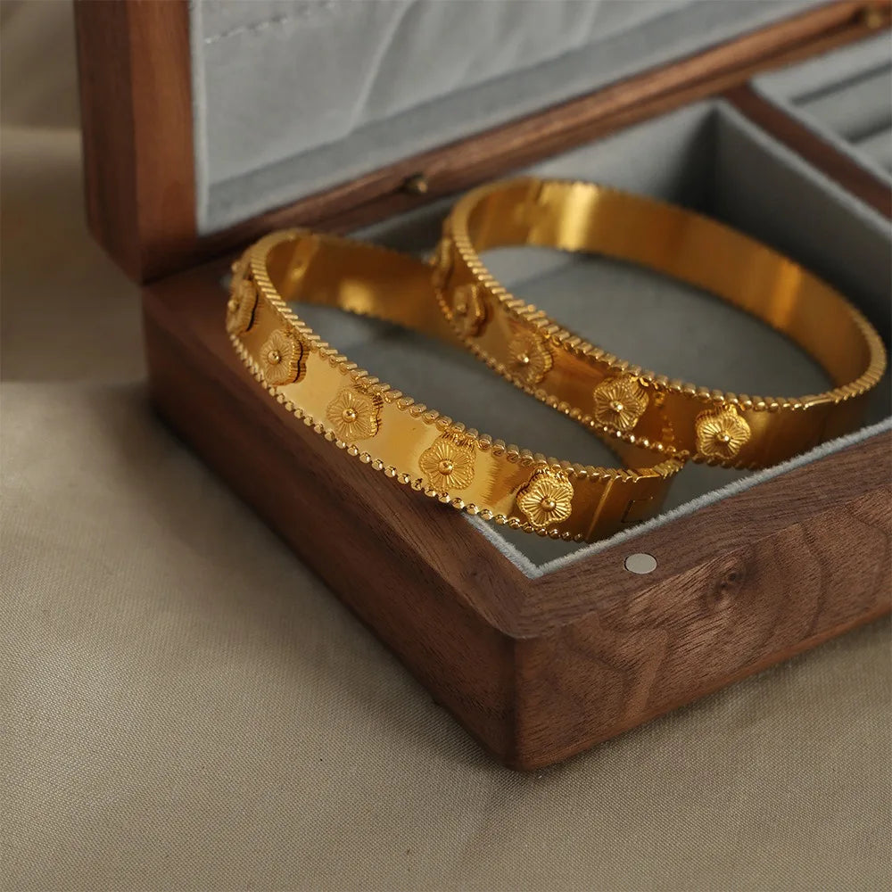 VINTAGE GOLDEN BANGLE