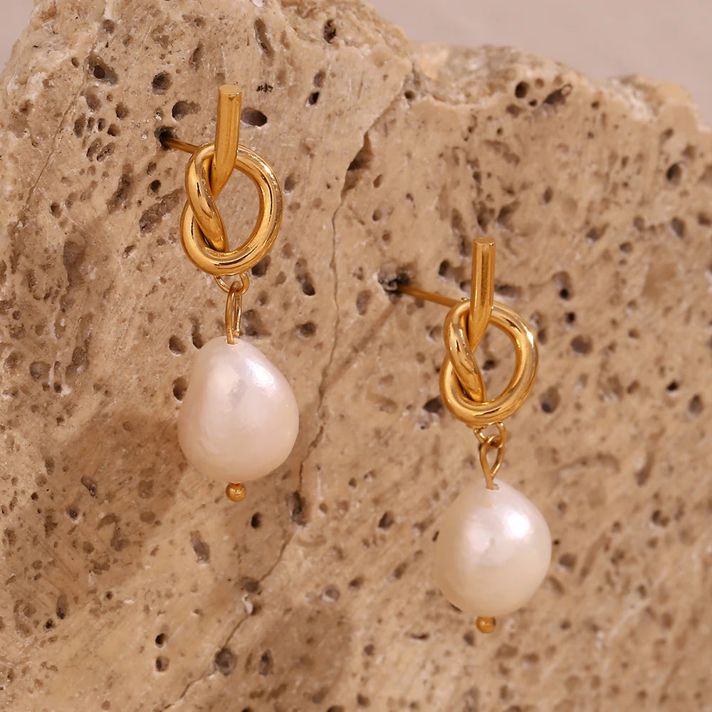 WHITE PEARL EARRINGS