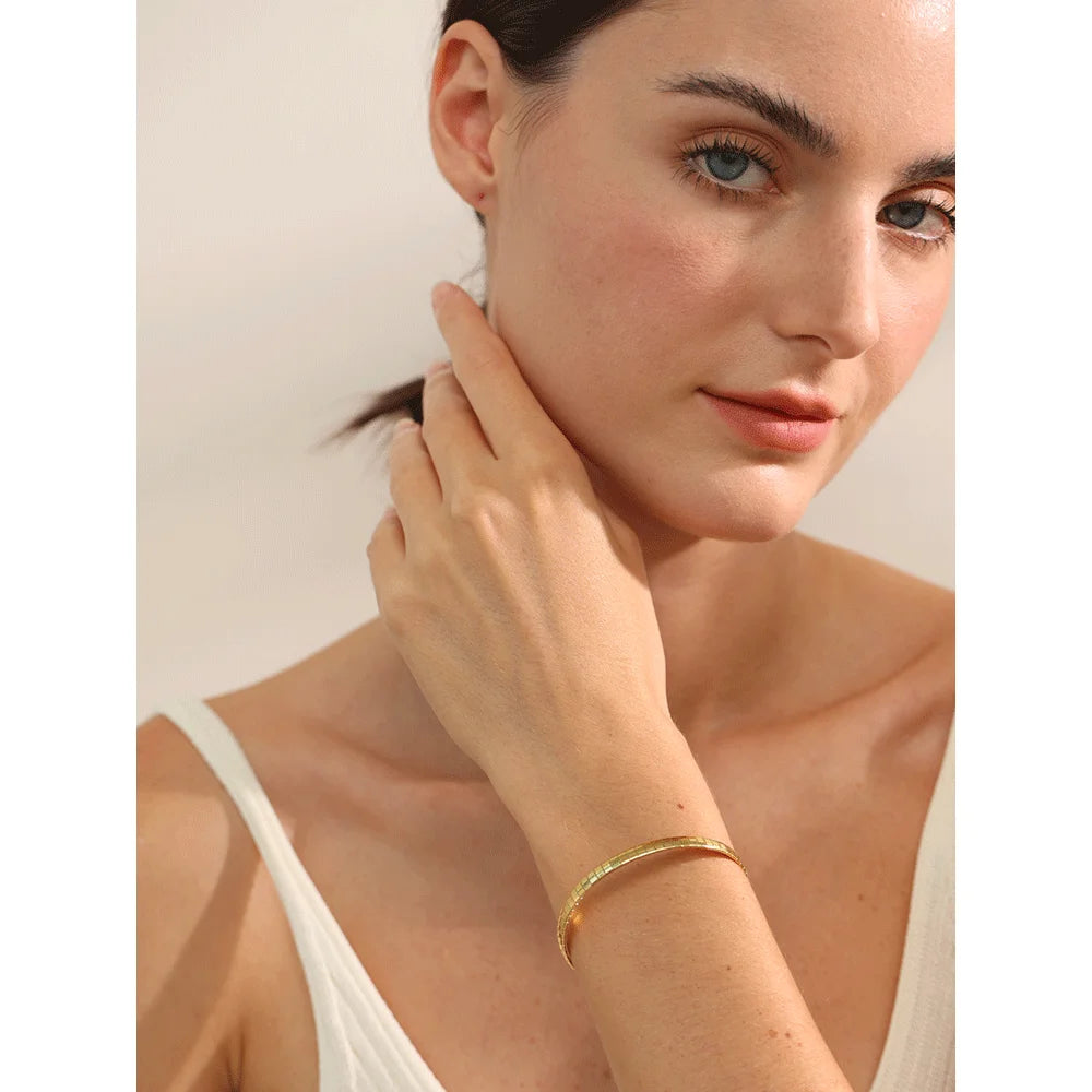 LARA GOLD BANGLE