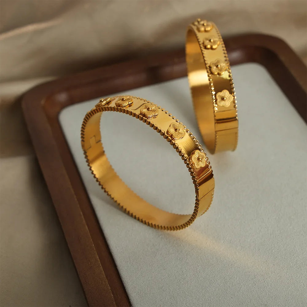 VINTAGE GOLDEN BANGLE