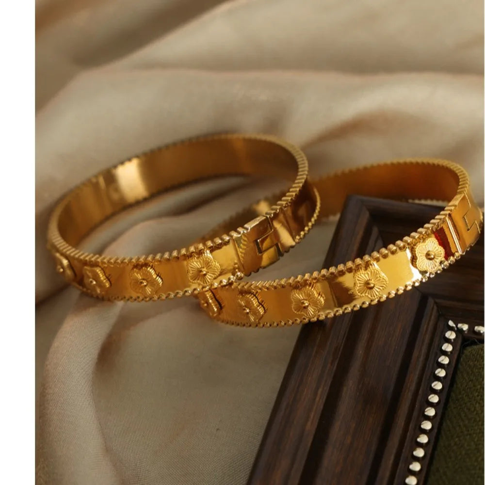 VINTAGE GOLDEN BANGLE