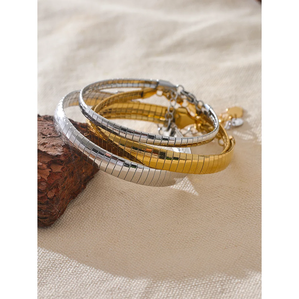 LARA GOLD BANGLE